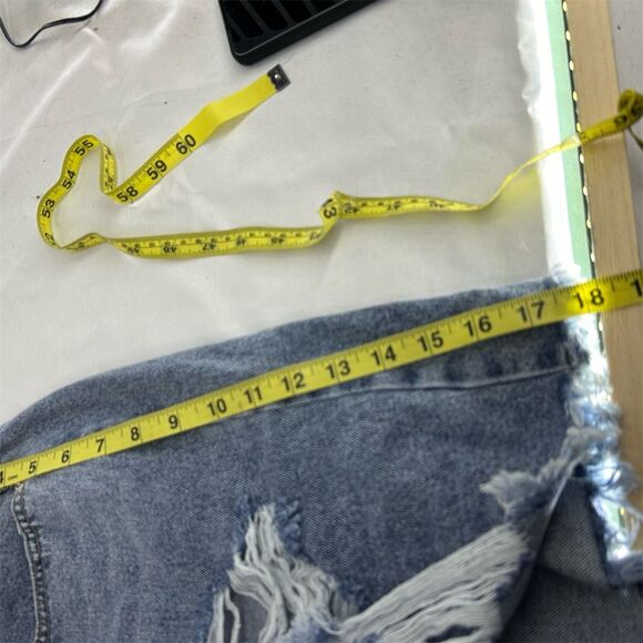 FOREVER 21 Women's High Rise Denim Shorts Distressed Frayed Hem Size 20 NWT - Picture 9 of 12